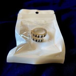 Adjustable tree ring